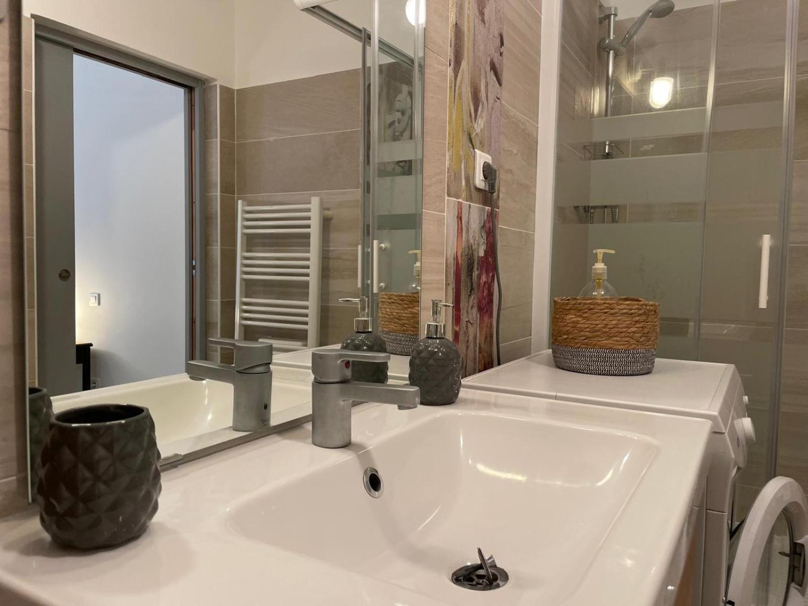 Joli Appartement Hypercentre T2, Classe Meuble De Tourisme 3 Avec Parking Gratuit Μπεζιέ Εξωτερικό φωτογραφία